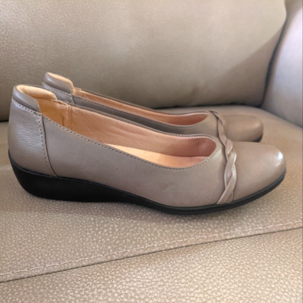 Life Stride Impact Slip On Flat Shoes in Taupe Women's size 8 New